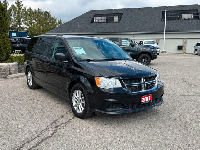 2017 Dodge Grand Caravan SXT+ DVD / tow hitch/ bluetooth, backup in Cars & Trucks in London - Image 3