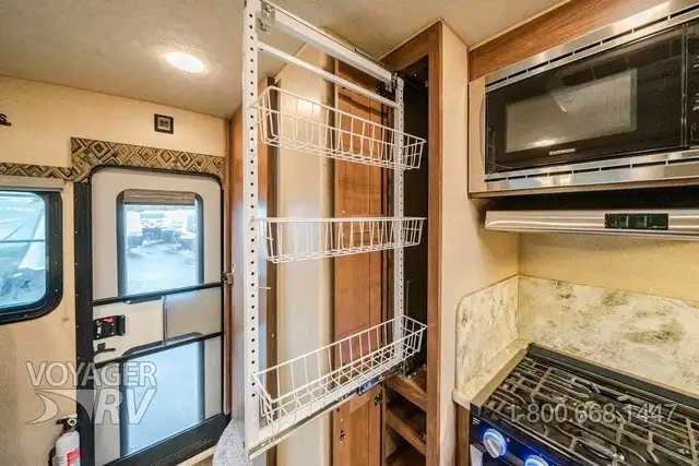 2021 Northwood Arctic Fox 990 in Travel Trailers & Campers in Kelowna - Image 27