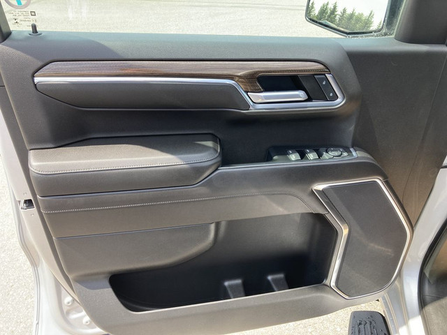 2022 Chevrolet SILVERADO CREW RST 4WD in Cars & Trucks in Red Deer - Image 4