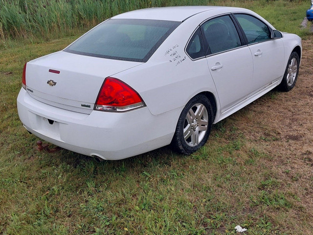 2012 Chevrolet Impala LS in Cars & Trucks in Gatineau - Image 4