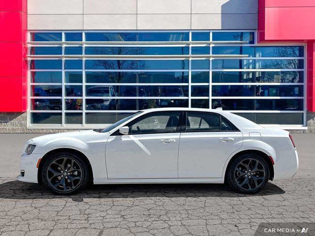 2022 Chrysler 300 300 Touring L | Leather | Nav | Apple Carplay in Cars & Trucks in Guelph - Image 2