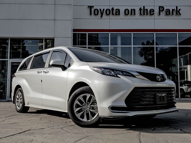 2024 Toyota Sienna XLE 8-Passenger FWD in Cars & Trucks in City of Toronto - Image 2