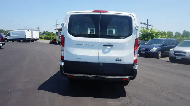 2017 Ford Transit Cargo Van XL62864352574339123