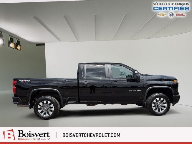 Chevrolet SILVERADO 2500HD CUSTOM/CREW/4X4/DIESEL/JANTES/CAMERA/ in Cars & Trucks in Laval / North Shore - Image 4