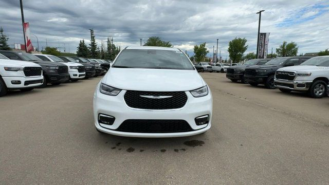 2025 Chrysler Pacifica Select | Remote Start | 10.1 Inch in Cars & Trucks in Edmonton - Image 4