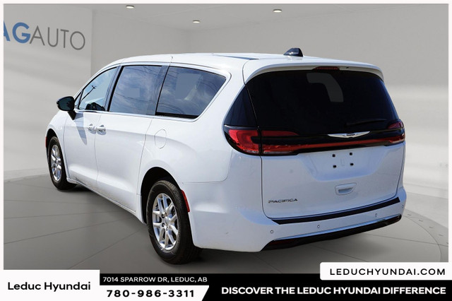 2024 Chrysler Pacifica Touring 17-inch wheels. Heated front seat in Cars & Trucks in Edmonton - Image 4