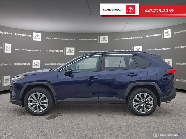 2023 Toyota RAV4 XLE Premium AWD | Leather | Sunroof | Alloys dans Autos et camions  à Ville de Toronto - Image 3