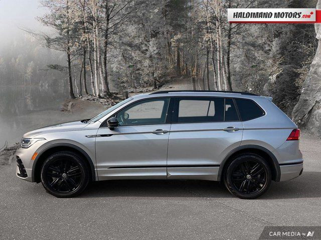 2022 Volkswagen Tiguan Comfortline R-Line Black Edition in Cars & Trucks in Hamilton - Image 2