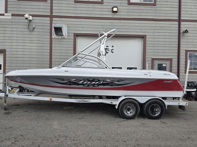 2006 Tige Boats 22V Surf Boat FINANCING AVAILABLE in Personal Watercraft in Kelowna - Image 2