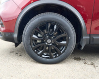 This Nissan Qashqai boasts a Regular Unleaded I-4 2.0 L/122 engine powering this Variable transmissi... (image 9)