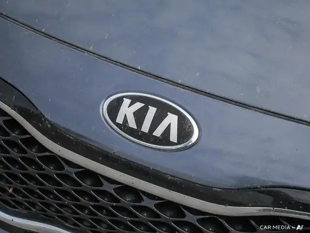 2014 Kia Optima LX in Cars & Trucks in London - Image 13