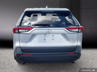 Le Toyota RAV4 LE AWD 2023 est propulsé par un moteur 4 cylindres atmosphérique de 2,5 L Dynamic For... (image 5)