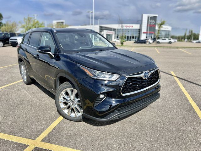 2022 Toyota Highlander Hybrid Limited AWD | Panoramic Roof in Cars & Trucks in Edmonton - Image 3