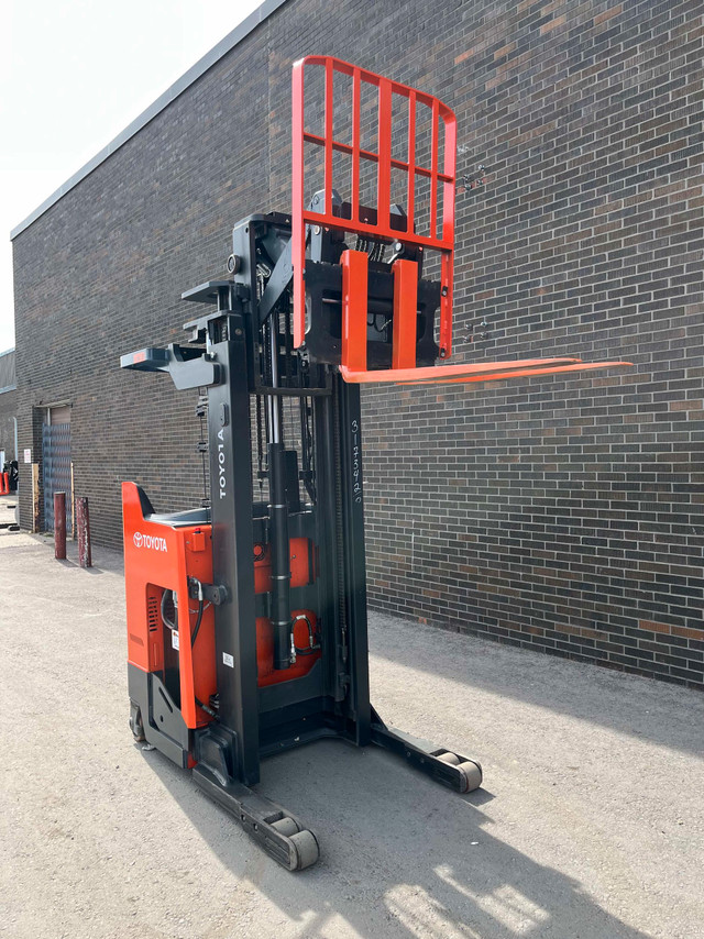2017 Toyota Reach Forklift w 3500lbs cap Certified with charger in Heavy Equipment in Mississauga / Peel Region - Image 4