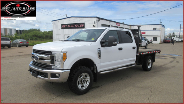 2017 Ford F-350 XLT CREW CAB FLAT DECK in Cars & Trucks in Edmonton - Image 2
