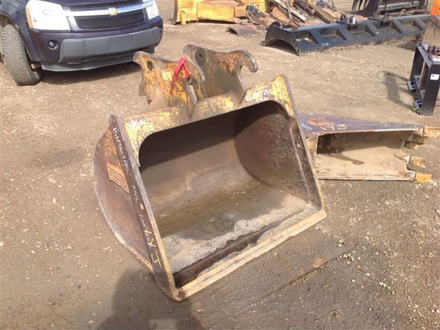 Finning 42" Quick Attach Clean Out Bucket in Farming Equipment in St. Albert - Image 2