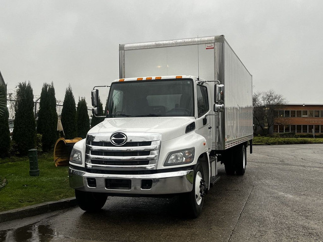 2020 Hino 338 24 Foot Cube Van with Powered Tailgate in Heavy Trucks in Edmonton - Image 4