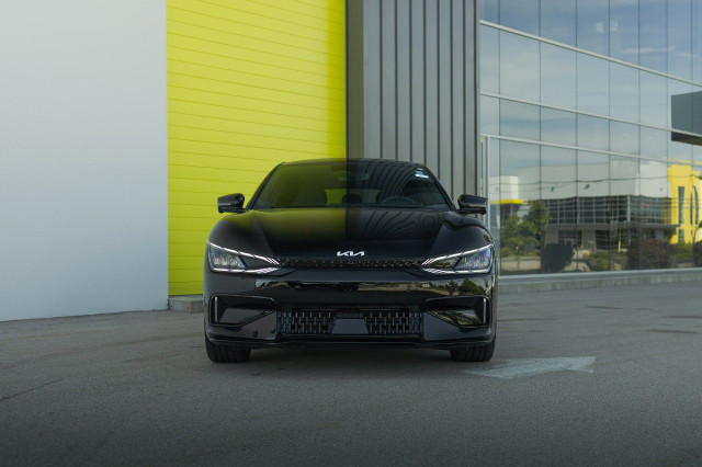 2023 Kia EV6 in Cars & Trucks in Delta/Surrey/Langley - Image 3