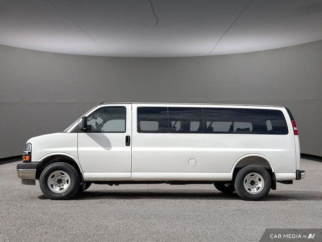 2025 Chevrolet Express Passenger LT | Backup Camera in Cars & Trucks in Saskatoon - Image 2