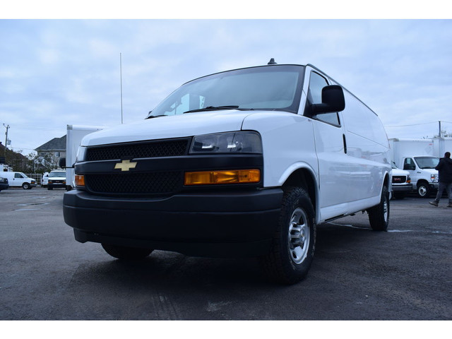  2021 Chevrolet Express 2500 ** Allonger 155WB ** V6 4.3L ** Gar in Cars & Trucks in Laval / North Shore - Image 3