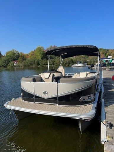 2022 LEGEND Q-Series Cottage in Powerboats & Motorboats in Muskoka - Image 2