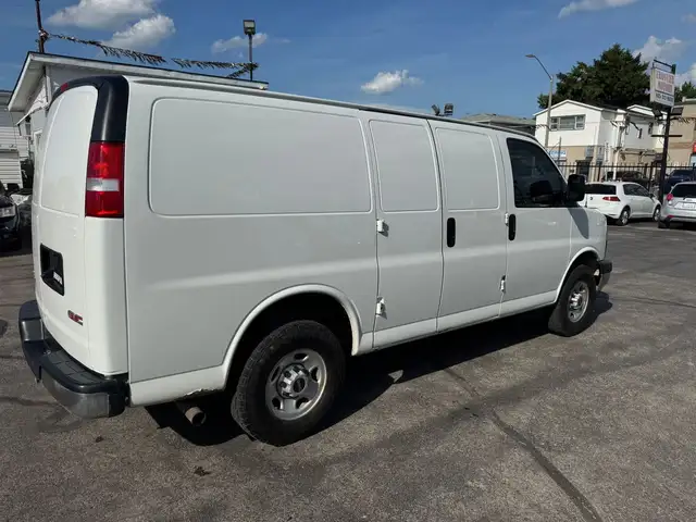 2020 GMC Savana 2500 13562940368648195123