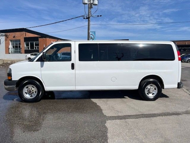 2015 GMC Savana Passenger LT 3500 15 PASSENGER-REMOTE START-CAME in Cars & Trucks in City of Toronto - Image 2