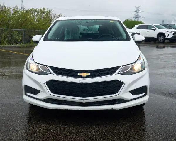 2018 Chevrolet Cruze LT | Sunroof | Backup Cam | Blindspot in Cars & Trucks in Edmonton - Image 10