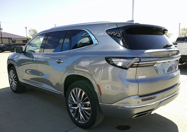 2025 Buick Enclave Avenir AWD in Cars & Trucks in Regina - Image 4