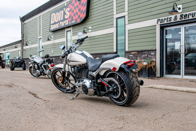 2014 Harley Davidson Breakout White in Street, Cruisers & Choppers in Edmonton - Image 4
