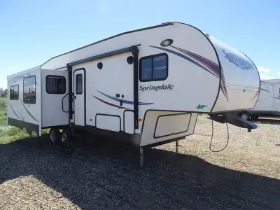 Features Include 2 Slides Ducted A/C Power Awning Gas/Electric Water Heater w/DSi 6 Cu. Ft. Refriger...