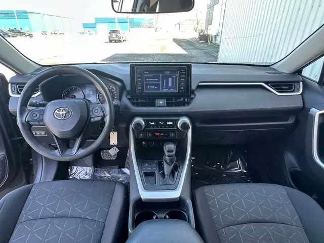 2021 Toyota RAV4 LE in Cars & Trucks in Longueuil / South Shore - Image 18