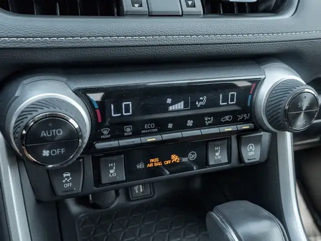 2024 Toyota RAV4 XLE XLE Premium, Dealer Maintained, Clean Ca... in Cars & Trucks in Markham / York Region - Image 18