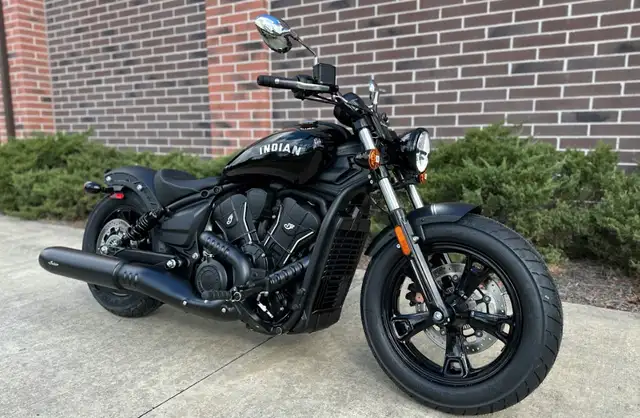 2025 INDIAN SCOUT BOBBER 1133CC - BLACK in Street, Cruisers & Choppers in Edmonton - Image 2