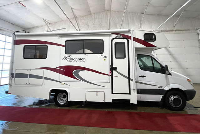 2009 Coachmen Freelander 2100CB – Diesel Class C Motorhome. in RVs & Motorhomes in Red Deer - Image 3