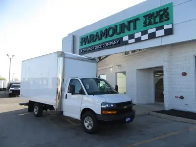 V8 GAS ENGINE, AUTO TRANS, A/C, LEATHER WRAPPED STEERING WHEEL, TILT STEERING WITH CRUISE CONTROL, A...