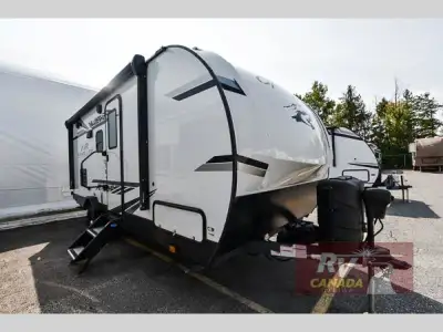 Please Call Us At 613.851.7326 with any questions? Highland Ridge Range Lite Air travel trailer 18RB...