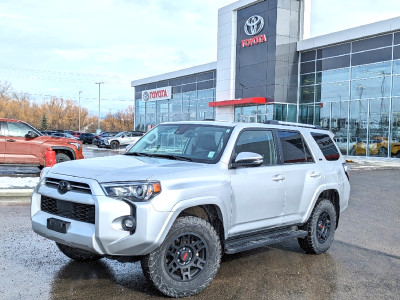 2022 Toyota 4Runner 4DR 4WD 4.0L- 6CYLINDER- HEATED SEATS- SUNRO
