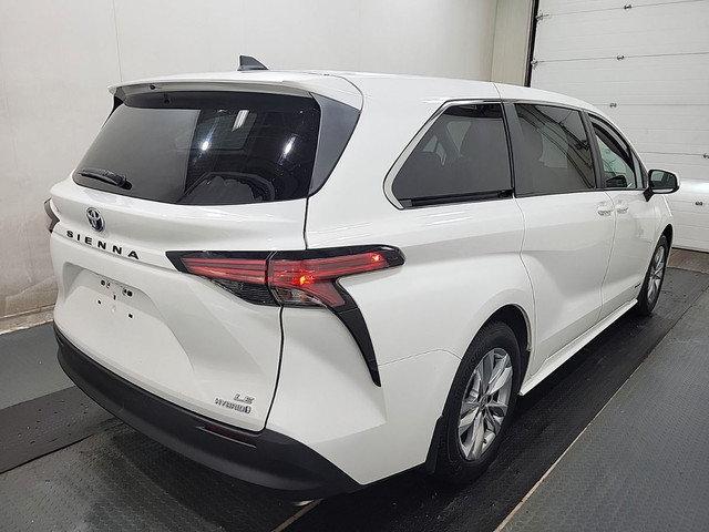 2021 Toyota Sienna LE 8-PASSENGER in Cars & Trucks in Mississauga / Peel Region - Image 3