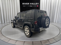 ALLOY WHEELS, SKID PLATES, TRAILER SWAY CONTROL, ILLUMINATED ENTRY, REMOTE KEYLESS ENTRY, TRACTION C... (image 4)