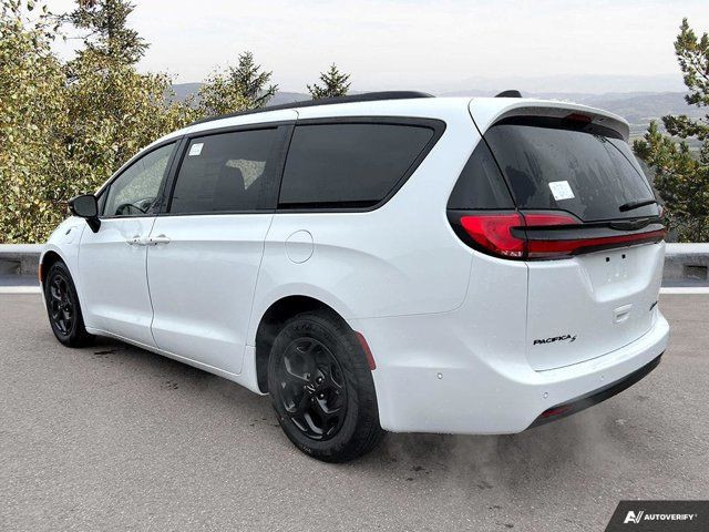 2024 Chrysler Pacifica Hybrid Premium S Appearance in Cars & Trucks in Moncton - Image 4