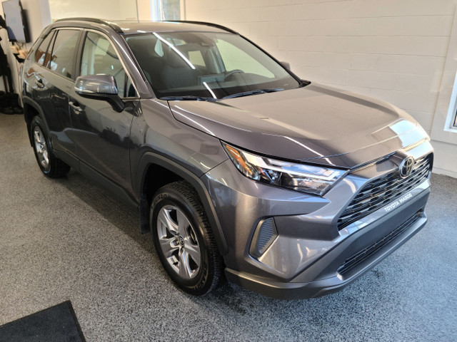 2022 Toyota RAV4 XLE AWD, TOIT, MAGS, in Cars & Trucks in Sherbrooke