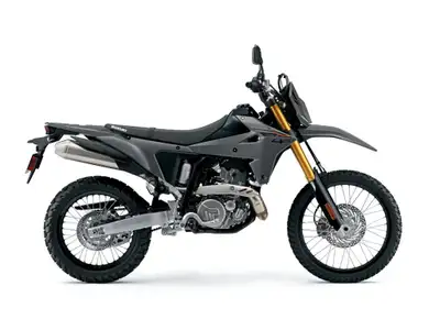 2025 Suzuki DR-Z4S Les photos peuvent être à titre indicatif et sans inscription. Les promotions en...