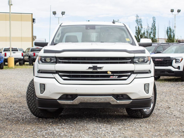 2017 Chevrolet Silverado 1500 Crew Cab Short Box 4-Wheel Drive L in Cars & Trucks in Edmonton - Image 3