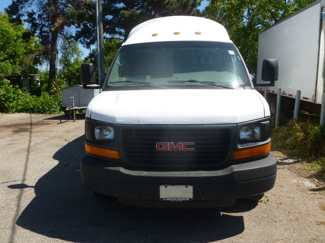 2015 GMC Savana Commercial Cutaway 3500 in Cars & Trucks in City of Toronto - Image 2