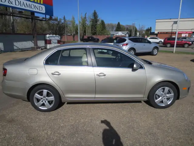 2008 Volkswagen Jetta Comfortline 2.5L w/ Htd Lthr/Sunroof in Cars & Trucks in Edmonton - Image 3