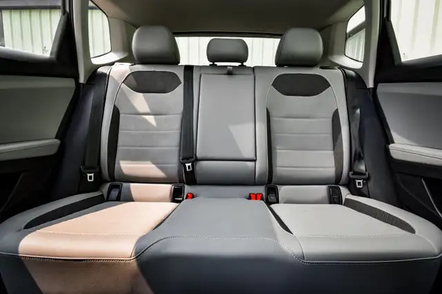2024 Volkswagen Taos Comfortline • SUNROOF • HEATED SEATS in Cars & Trucks in Ottawa - Image 35