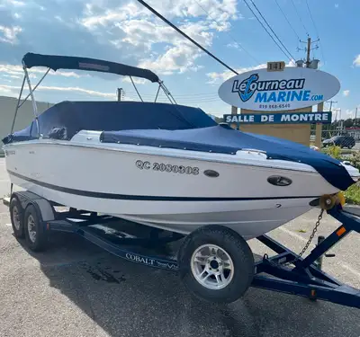 Bateau de fibre Cobalt 210 2010 de 21 pieds avec moteur In-Board Volvo 5.7 GXI 320 HP (337 heures) e...
