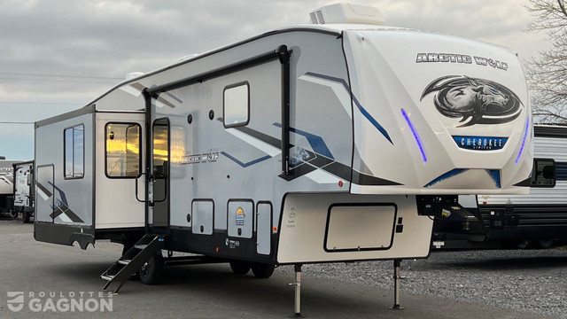 2023 Arctic Wolf 3550 Suite Fifth Wheel in Travel Trailers & Campers in Lanaudière