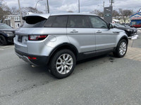 THIS VEHICLE COMES WITH AN ADDITIONAL SET OF WINTER TIRES AND RIMS! The 2019 Range Rover Evoque SE i... (image 6)